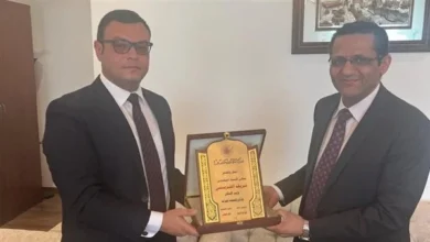 صورة أرض حدائق أكتوبر ووحدات سكنية جديدة.. نقيب الصحفيين يعرض مطالب النقابة على وزير الإسكان