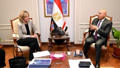 صورة “الوزير” يبحث تعزيز الاستثمارات النرويجية بمصر في مجالات الطاقة الجديدة والمتجددة والنظيفة ومكونات إنتاجها