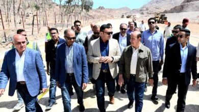 صورة وزير الإسكان يتفقد مشروع ازدواج ورفع كفاءة طريق مطار سانت كاترين.. ومحطة محولات كهرباء سانت كاترين