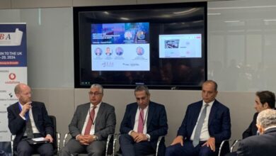 صورة رئيس اقتصادية قناة السويس يستعرض استراتيجية الهيئة خلال مائدة مستديرة للمستثمرين بلندن