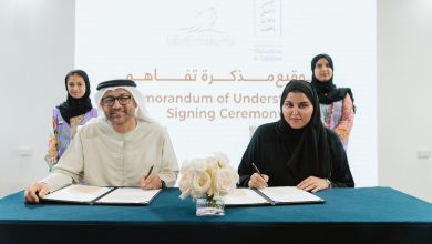 صورة “الأعلى للأمومة والطفولة” و”صقّاري الإمارات” يُوقّعان مذكرة لتوعية الأطفال بتقاليد الصقارة