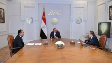 صورة الرئيس السيسي يجتمع برئيس الوزراء ومحافظ البنك المركزي