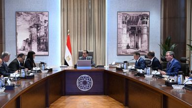 صورة رئيس الوزراء يتابع جهود توفير مياه الشرب للمواطنين في عدد من المناطق بمحافظة البحر الأحمر