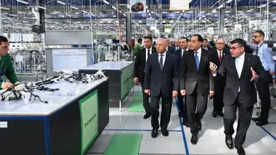 صورة رئيس الوزراء يتفقد المصنع الجديد لـ«سوميتومو» العالمية لإنتاج الضفائر الكهربائية للسيارات بالعاشر من رمضان