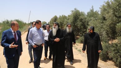 صورة وزير الزراعة يتفقد المزارع والمشروعات الإنتاجية بدير مارمينا بالإسكندرية