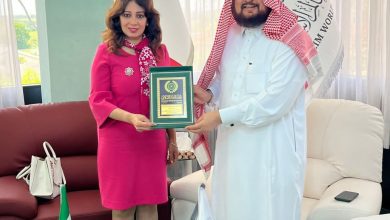 صورة مدير عام مكتب رابطة العالم الاسلامى بروما يكرم  مديرة الاكاديمية المصرية للفنون بروما