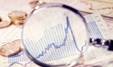 صورة استطلاع لـ “رويترز” يتوقع خفض فائدة الجنيه بنسبة 1.75% الخميس المقبل