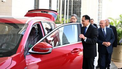صورة مدبولي يبحث مع رئيس “جيتور” العالمية خطة الشركة لتوطين عدد من طرازات السيارات بمصر