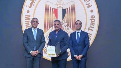 صورة مصر تسلم 6 رخص ذهبية جديدة لعدد من المشروعات الاستثمارية