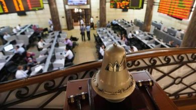 صورة تراجع جماعي لمؤشرات البورصة المصرية ورأسمالها السوقي يخسر 19 مليار جنيه بختام أولى جلسات الأسبوع