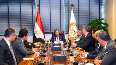 صورة وزيرة البيئة تبحث مع الجمعية المصرية لشباب الأعمال فرص الاستثمار بالمجال