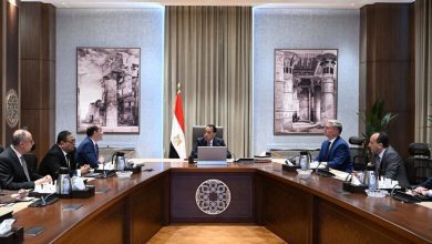 صورة مدبولي يوجه بصياغة محفزات لجذب المستفيدين من مبادرة تحويل السيارات للعمل بالغاز الطبيعي