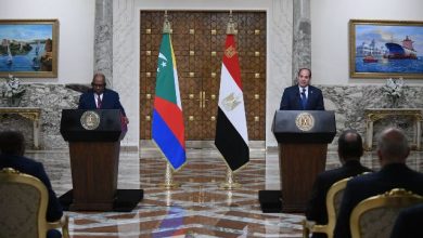 صورة الرئيس السيسي يستقبل رئيس جمهورية القُمر المتحدة