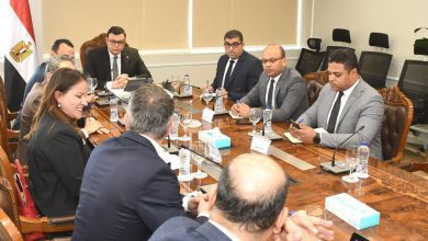 صورة وزير الإسكان يلتقي ممثل شركة The Bench العالمية لبحث التعاون بشأن جذب المستثمرين في الفندقة
