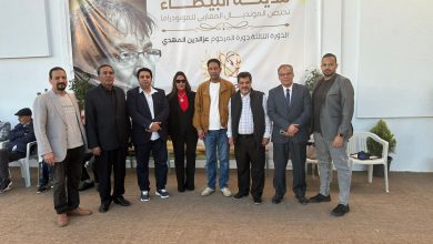 صورة رئيس المسرح المغاربي صالح كامل يستقبل فرقة المسرح المصري
