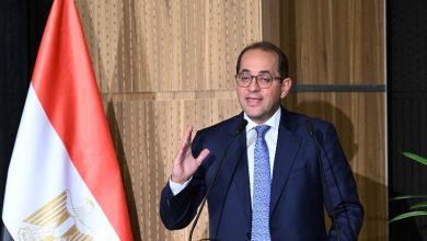 صورة وزير المالية يكرم رئيس الاتحاد الغرف التجارية لدوره المتميزين والداعمين للمسار الضريبي المحفز