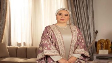 صورة السيدة انتصار السيسي تعزي أسرة خالد محمد شوقي: تضحيته النبيلة ستظل خالدة في وجدان كل مصري