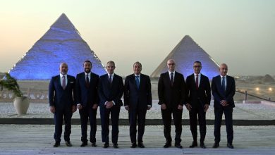 صورة عند سفح الأهرامات.. تفاصيل إطلاق خدمات الجيل الخامس للهاتف المحمول في مصر رسميًا