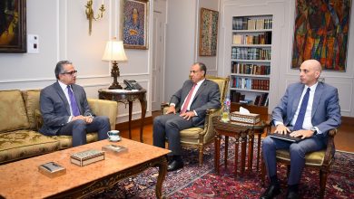 صورة وزير الخارجية والهجرة يستقبل المرشح المصري لمنصب مدير عام اليونسكو