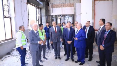 صورة مستشار رئيس الجمهورية للتنمية ومحافظ القاهرة يعلنان بدء العمل في تطوير محل “جروبي”