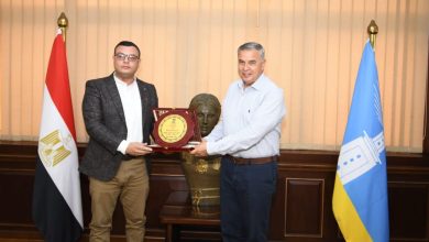 صورة وزير الإسكان ومحافظ الإسكندرية يعقدان اجتماعا لمتابعة المشروعات المشتركة