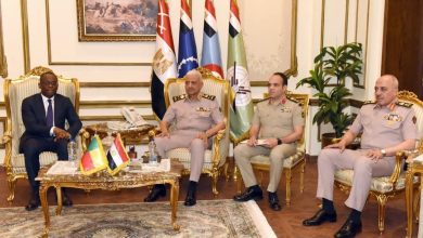 صورة وزير الدفاع والإنتاج الحربى يلتقى وزير خارجية جمهورية بنين