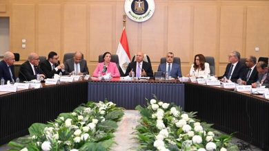 صورة “الوزير” : تشكيل لجنة مصغرة تضم الجهات المعنية للتصدي لمحاولات التهرب الجمركي