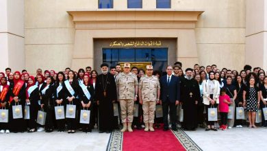 صورة القوات المسلحة تنظم زيارة لوفد من شباب المصريين المقيمين بالخارج وطلبة الجامعات المصرية لقيادتى قوات الصاعقة والمظلات
