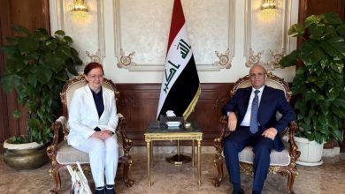 صورة سفير العراق في القاهرة يستقبل عميدة كلية الدراسات الدولية بالجامعة الأمريكية في بغداد