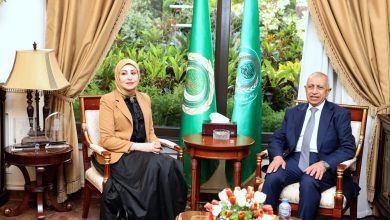 صورة “عبد الغفار” يهنئ “المسماري” بمنصبها الجديد: الأكاديمية بيت العرب ومفتوحة دائماً للأشقاء
