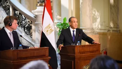 صورة وزير الخارجية يناقش مع نظيره الألماني العلاقات الثنائية والتطورات الإقليمية
