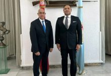صورة السفير المصري يبحث مع وزير الدفاع التونسي التعاون في المجال العسكري