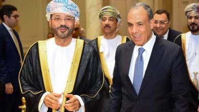 صورة وزير الخارجية ونظيره العماني يؤكدان على أهمية تثبيت وقف إطلاق النار بين إيران وإسرائيل