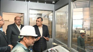 صورة وزير الإنتاج الحربي يطمئن على سير العملية الإنتاجية خلال مرور مفاجئ على شركة حلوان للصناعات الهندسية