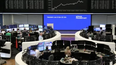 صورة الأسهم الأوروبية تتباين عند التسوية وسط ترقب للاتفاق التجاري مع أمريكا