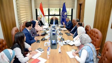 صورة رئيس هيئة الدواء المصرية يؤكد أهمية استمرار التعاون مع الشركات العاملة في السوق المصرية