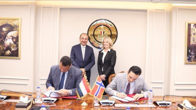 صورة وزير قطاع الأعمال: مشروع إنشاء محطة طاقة شمسية لمجمع الألومنيوم بنجع حمادي نقلة نوعية للصناعة