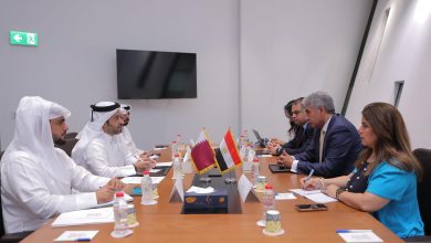 صورة وزير السياحة يبحث مع رئيس هيئة قطر للسياحة تعزيز التعاون السياحي بين البلدين