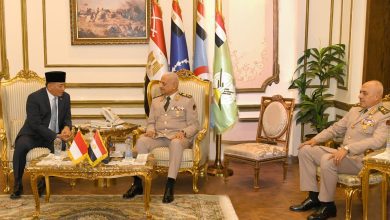 صورة وزير الدفاع  يلتقى نظيره الإندونيسى لبحث أوجه التعاون العسكرى فى العديد من المجالات