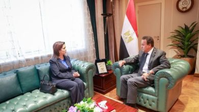 صورة وزير الصحة يبحث مع منظمة الصحة العالمية تعزيز التعاون في التحول الرقمي وصناعة الأدوية