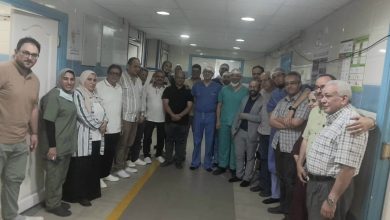 صورة “الصحة”: خبير مصري عالمي يُجري عمليات جلوكوما مجانية بمستشفى عيون دمنهور