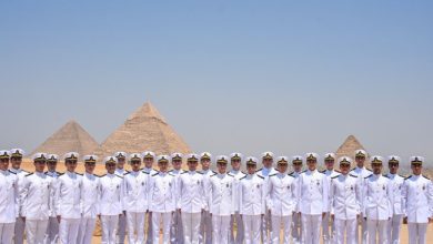 صورة طلاب الأكاديمية البحرية التركية يزورون أهرامات الجيزة بمشاركة السفير التركي في القاهرة