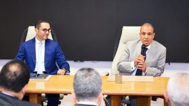 صورة وزيرا الخارجية والاستثمار يعقدان لقاءً مشتركًا مع عدد من السفراء