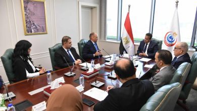 صورة وزير الصحة يبحث مع وفد شركة جونسون آند جونسون سبل تعزيز التعاون في القطاع الصحي