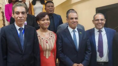 صورة وزير الخارجية يعقد لقاء مع ممثلي كبرى الشركات الخاصة وأعضاء الغرفة التجارية في مالابو