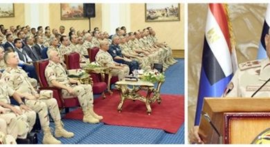 صورة وزير الدفاع والإنتاج الحربى يلتقى بعدد من مقاتلى المنطقة الجنوبية العسكرية