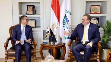 صورة رئيس “التنظيم والإدارة” يبحث مع وزير الاستثمار  سبل تعزيز التعاون المشترك