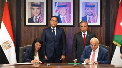 صورة رئيسا وزراء مصر والأردن يشهدان توقيع 10 وثائق في مجالات تخدم تعزيز التعاون الثنائي بين البلدين