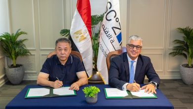 صورة باستثمارات 22,6 مليون دولار..  رئيس اقتصادية قناة السويس يوقع عقد إنشاء مصنع “تشانجتشو رامادا-  لصناعة المنسوجات بالقنطرة غرب