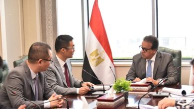 صورة وزير الصحة يبحث مع رئيس «هواوي» العالمية تعزيز التعاون في الذكاء الاصطناعي والتحول الرقمي